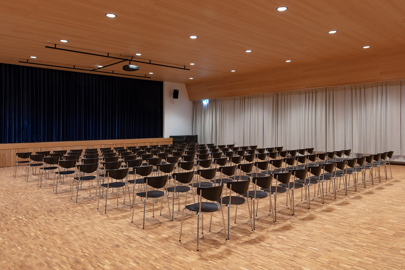 Umbau Pfarreizentrum Katholische Kirche St. Theresia Zürich | Ana Sofia Gonçalves + Stephan Hausheer Architekten ETH GmbH